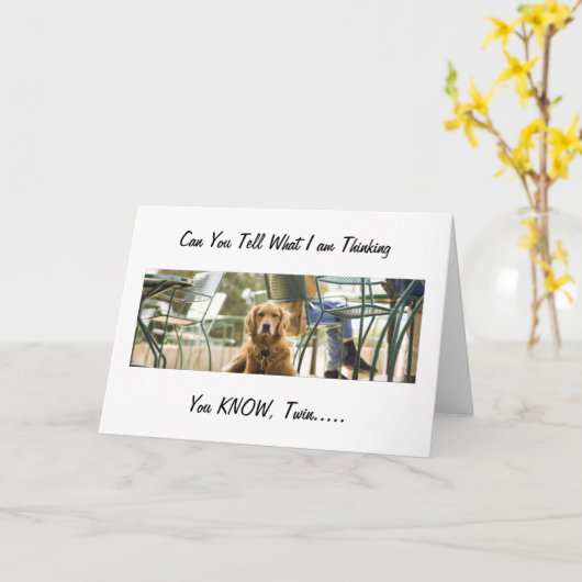 誕生日のための双子と兄弟姉妹のライバルのジョーク カード (黄色い花)