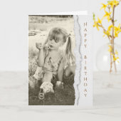 誕生日のための泡を吹いている小さな女の子 カード (黄色い花)