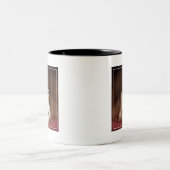 誕生日のカップケーキを持つフレンチ・ブルドッグ ツートーンマグカップ (中央)