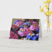 誕生日のカップケーキ カード (黄色い花)