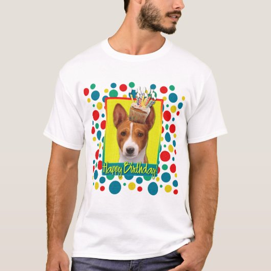 誕生日のカップケーキ- Basenji Tシャツ (正面)