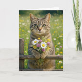 誕生日のタビーキャットとワイルドフラワーブーケ カード (正面)