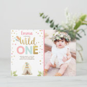 誕生日のテント小屋のBohoの野生の1人の種族のピンクの女の子 招待状 (スタンド正面)