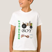 誕生日のトラクターのワイシャツの名前入りな誕生日の男の子 Tシャツ (正面)