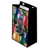 誕生日のパグ犬のギフトバッグ スモールペーパーバッグ (正面アングル)