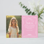 誕生日のピンクの写真の女の子のリボン サンキューカード (スタンド正面)
