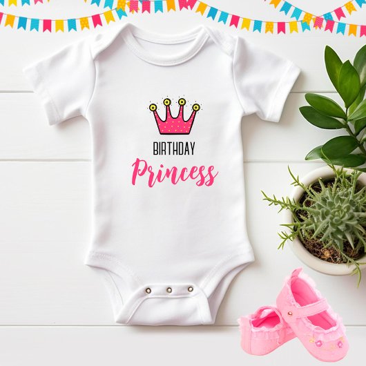 誕生日のピンクの王冠 ベビーボディスーツ