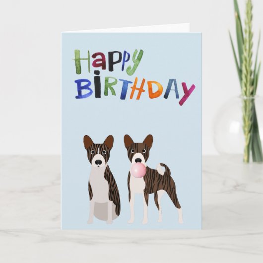 誕生日のブリンドルバセンジー犬動物バブルガム カード (正面)