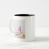 誕生日のペンブロークのウェルシュコーギー犬 ツートーンマグカップ (正面左)