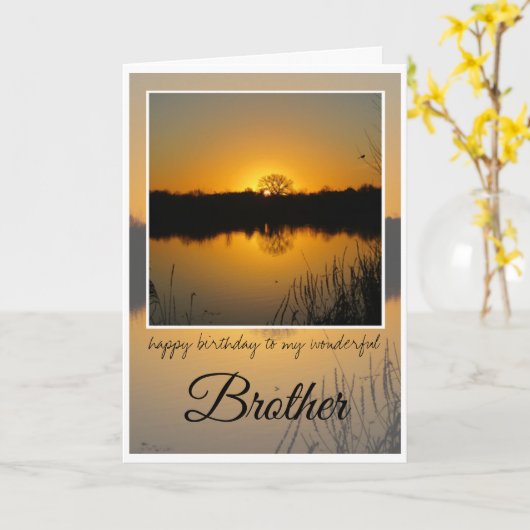 誕生日の兄弟、日の出の後ろの木のシルエット、 カード (黄色い花)