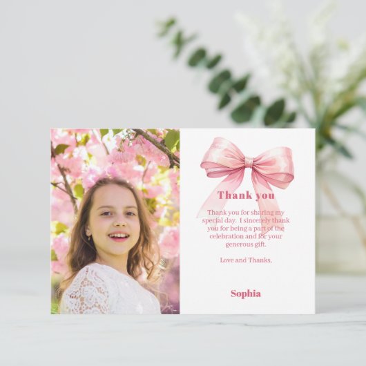誕生日の写真の少女ピンクの蝶ネクタイ サンキューカード (スタンド正面)