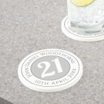 誕生日の名称、年齢、日付 コースター<br><div class="desc">誕生日を祝う飲み物のコースターで飾は、受信者の名前、年齢、誕生日と一緒に祝う。実用的な特別な形見。</div>