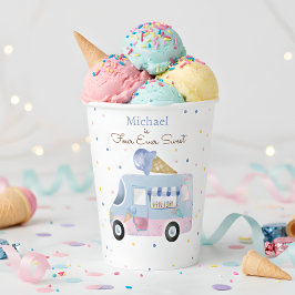 誕生日の四回の甘いアイスクリームトラック 紙コップ