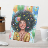 誕生日の女の子で茶色の肌とアフロ 台座サイン (インサイチュ)