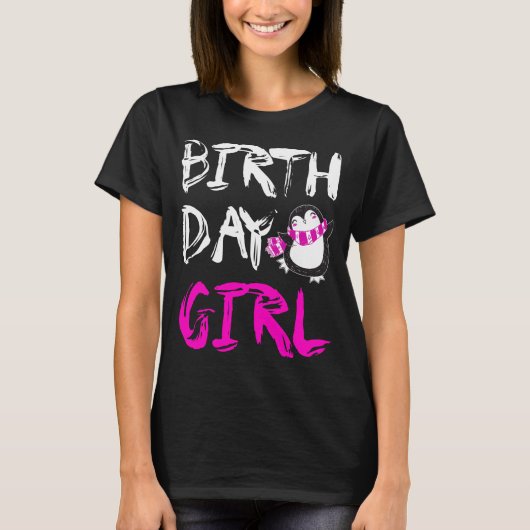 誕生日の女の子のペンギンのピンクのTシャツ Tシャツ (正面)
