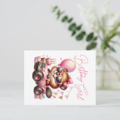 誕生日の女の子 – ピンクのモンスタートラックのビーバー ポストカード (スタンド正面)