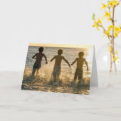 誕生日の少年たちが海に突っ込む カード (黄色い花)