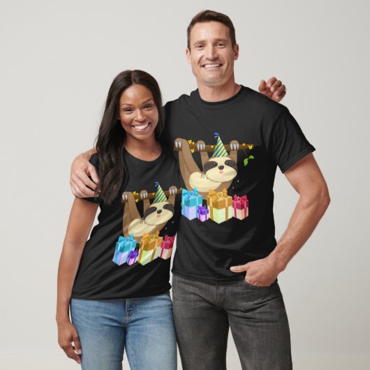 誕生日の帽子とのかわいくぶら下がったな怠惰 Tシャツ (ユニセックス)