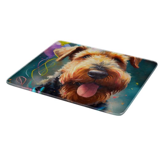 誕生日の帽子と風船を持つ愛犬 カッティングボード (角)