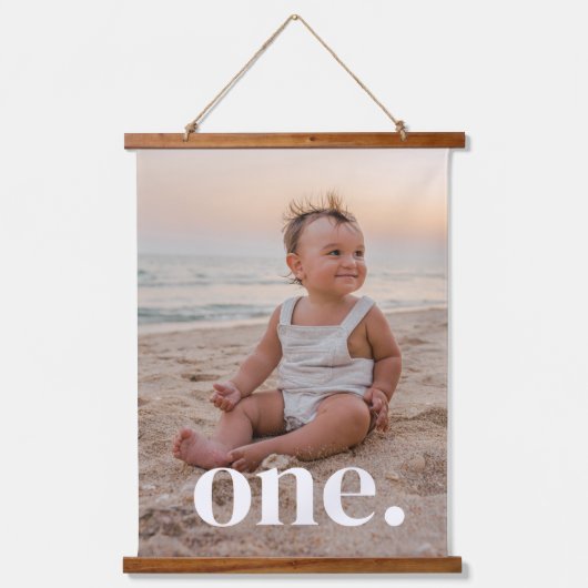 誕生日の最初の写真 吊り下げ型タペストリー (正面)