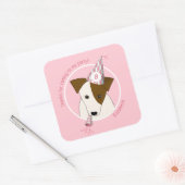 誕生日の犬の子犬はパーティーハットガールピンクを着て スクエアシール (封筒)