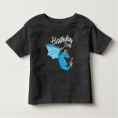 誕生日の男の子のドラゴンのギフトのカップケーキの蝋燭の火 トドラーTシャツ (正面)