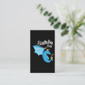 誕生日の男の子のドラゴンのギフトのカップケーキの蝋燭の火 名刺 (スタンド正面)