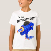 誕生日の男の子のパーティーの投げ矢戦争の泡レーザーのラベルのテーマ Tシャツ (正面)