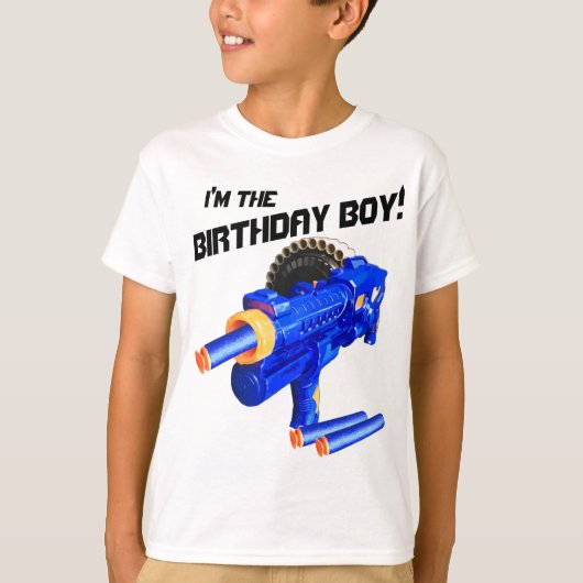 誕生日の男の子のパーティーの投げ矢戦争の泡レーザーのラベルのテーマ Tシャツ (正面)
