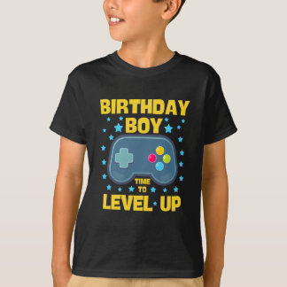 誕生日の男の子の時間をレベルアップ誕生日Tシャツ Tシャツ