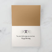 誕生日の白猫が暖かいランプの明かりの中に座る カード (内部)