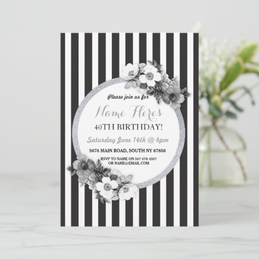 誕生日の花の白黒の銀のストライプの招待 招待状 (スタンド正面)