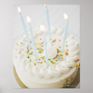 誕生日の蝋燭が付いているお誕生日ケーキの閉めて下さい ポスター