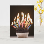 誕生日の蝋燭が付いているカップケーキ カード (黄色い花)