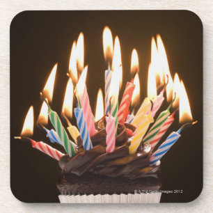 誕生日の蝋燭が付いているカップケーキ コースター