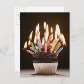誕生日の蝋燭が付いているカップケーキ ポストカード (正面/裏面)