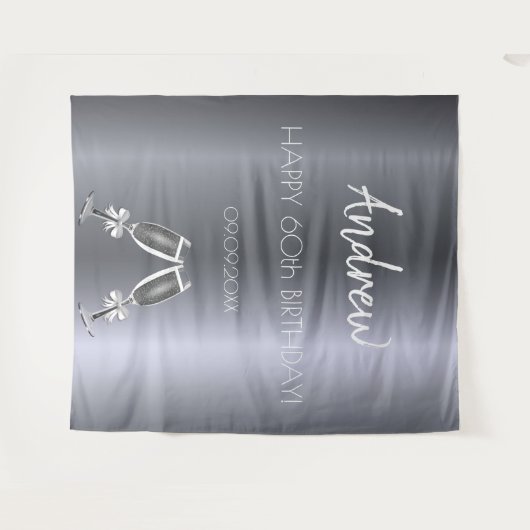 誕生日の銀狐の男性たちよ、現代を乾杯しよう タペストリー (正面(横))