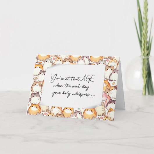 誕生日ぽっちゃりした猫のユーモア カード (正面)