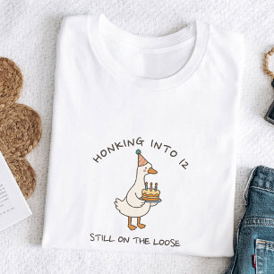 誕生日を迎えたガチョウにクラクション Funny カスタム年齢 Tシャツ