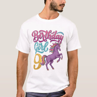 誕生日を迎えた女の子と9頭のユニコーン ビンテージ風の彫刻デザイン_1 Tシャツ