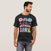 誕生日を迎えた娘の父 スイートドーナツ 誕生日 Tシャツ (正面フル)