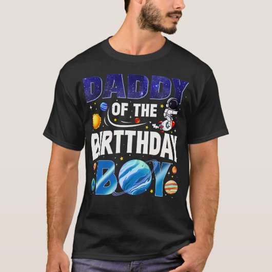 誕生日を迎えた宇宙飛行士パパ 宇宙惑星 Tシャツ (正面)