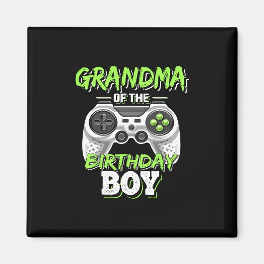 誕生日を迎えた少年とおばあちゃんのビデオゲーム風デザイン マグネット (正面)