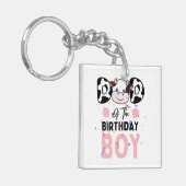 誕生日を迎えた少年のお父さん 牛の牧場 キーホルダー (正面左)