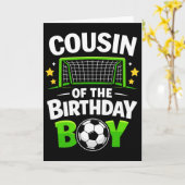 誕生日を迎えた少年のかっこいい従兄弟 サッカーボール カード (黄色い花)