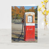 誕生日を迎えるレトロなガソリンポンプ カード (黄色い花)