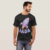 誕生日を迎える宇宙飛行士の少女のDada Two The Moon Tシャツ (正面フル)