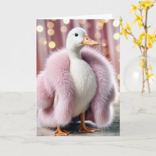 誕生日アヒルがピンクの毛皮のコートを着る カード (黄色い花)
