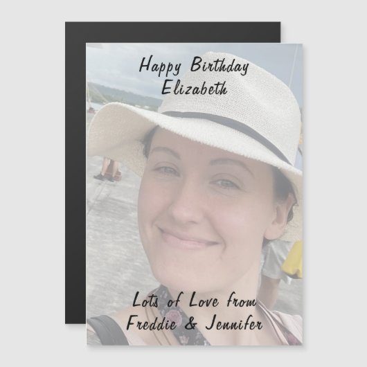 誕生日カスタムブラック文字フォト磁気カード マグネット招待状 (正面/裏面)