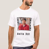 誕生日カスタム写真フィルムhello guys men tシャツ (正面)